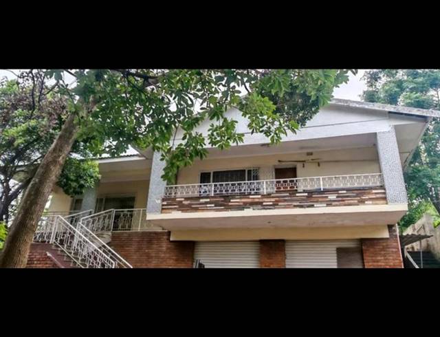 6 BEDROOM HOUSE FOR SALE IN CLARE HILLS